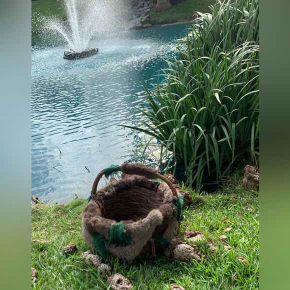 Native American Basket w/fur, feathers, metal concho on leather beaded straps. - Picture 5 of 13